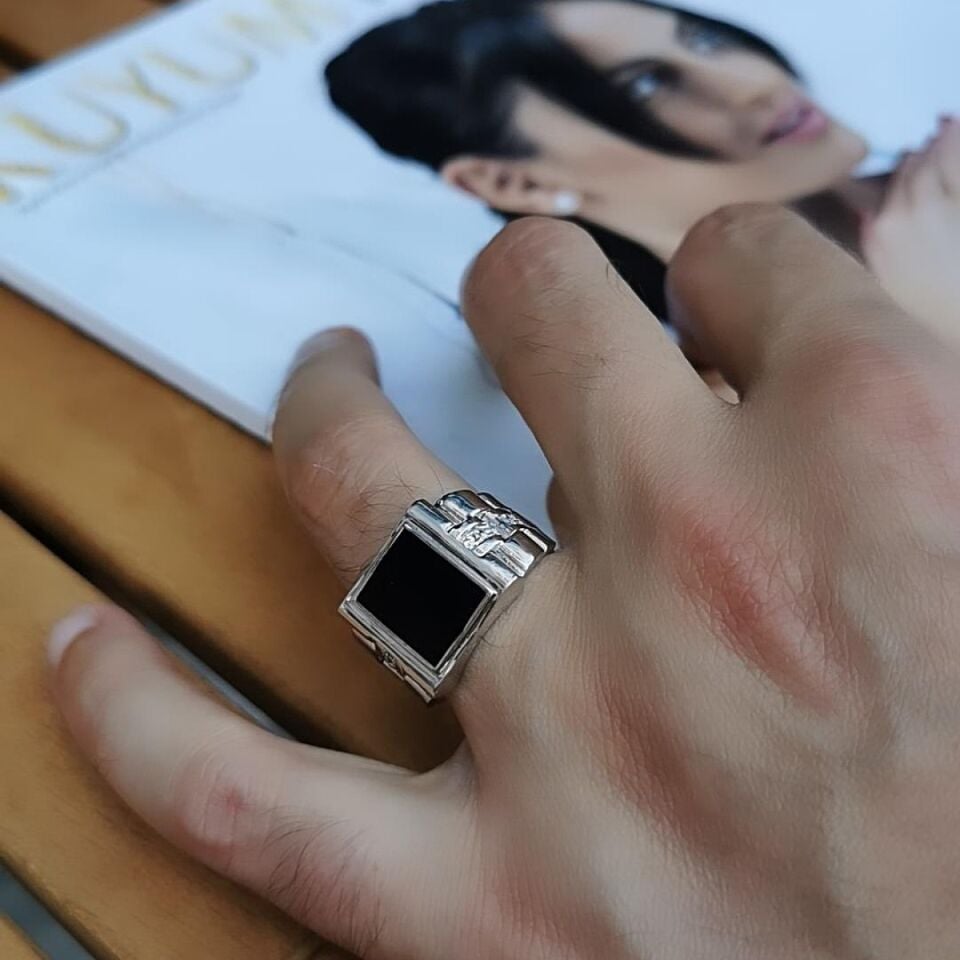 14 Ayar Özel Tasarım Italyan Siyah Oniks Taşlı Beyaz Altın Yüzük