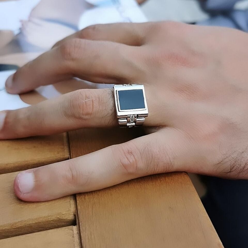 14 Ayar Özel Tasarım Italyan Siyah Oniks Taşlı Beyaz Altın Yüzük