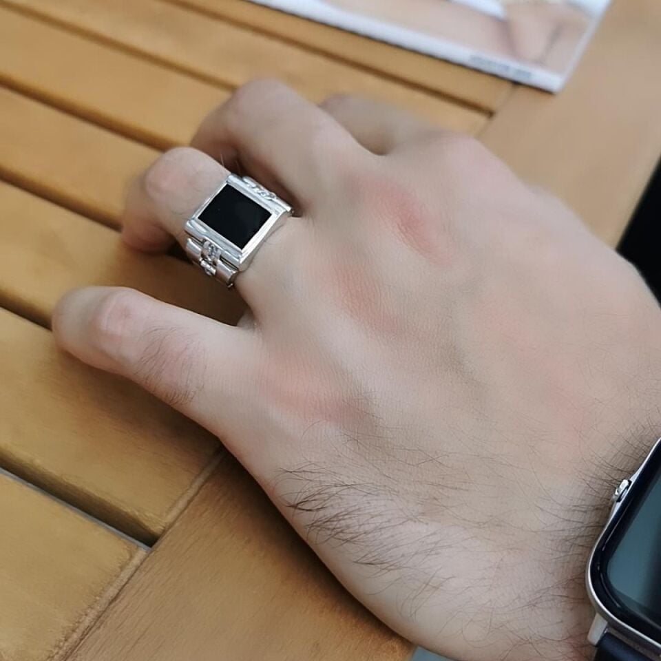 14 Ayar Özel Tasarım Italyan Siyah Oniks Taşlı Beyaz Altın Yüzük