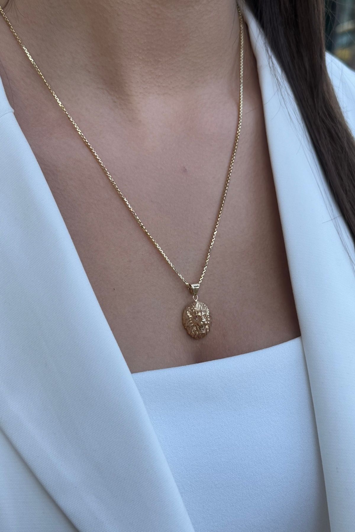 14 AYAR ASLAN FİGÜRLÜ ALTIN KOLYE