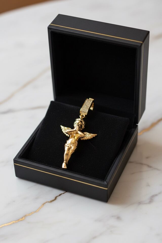 14 AYAR ÖZEL TASARIM ÖZEL KİLİTLİ MELEK KOLYE UCU