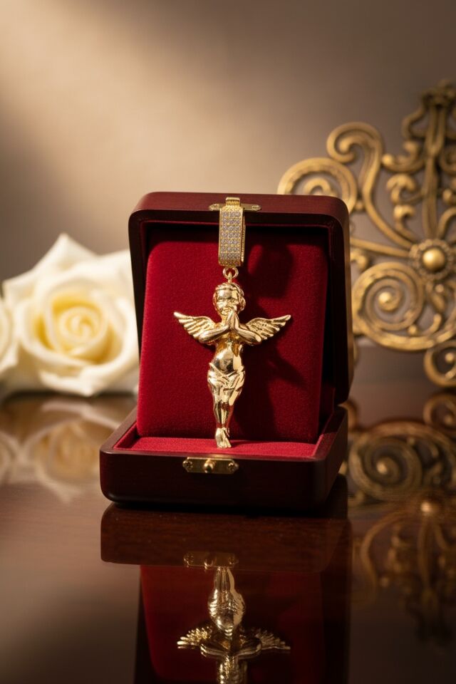 14 AYAR ÖZEL TASARIM ÖZEL KİLİTLİ MELEK KOLYE UCU