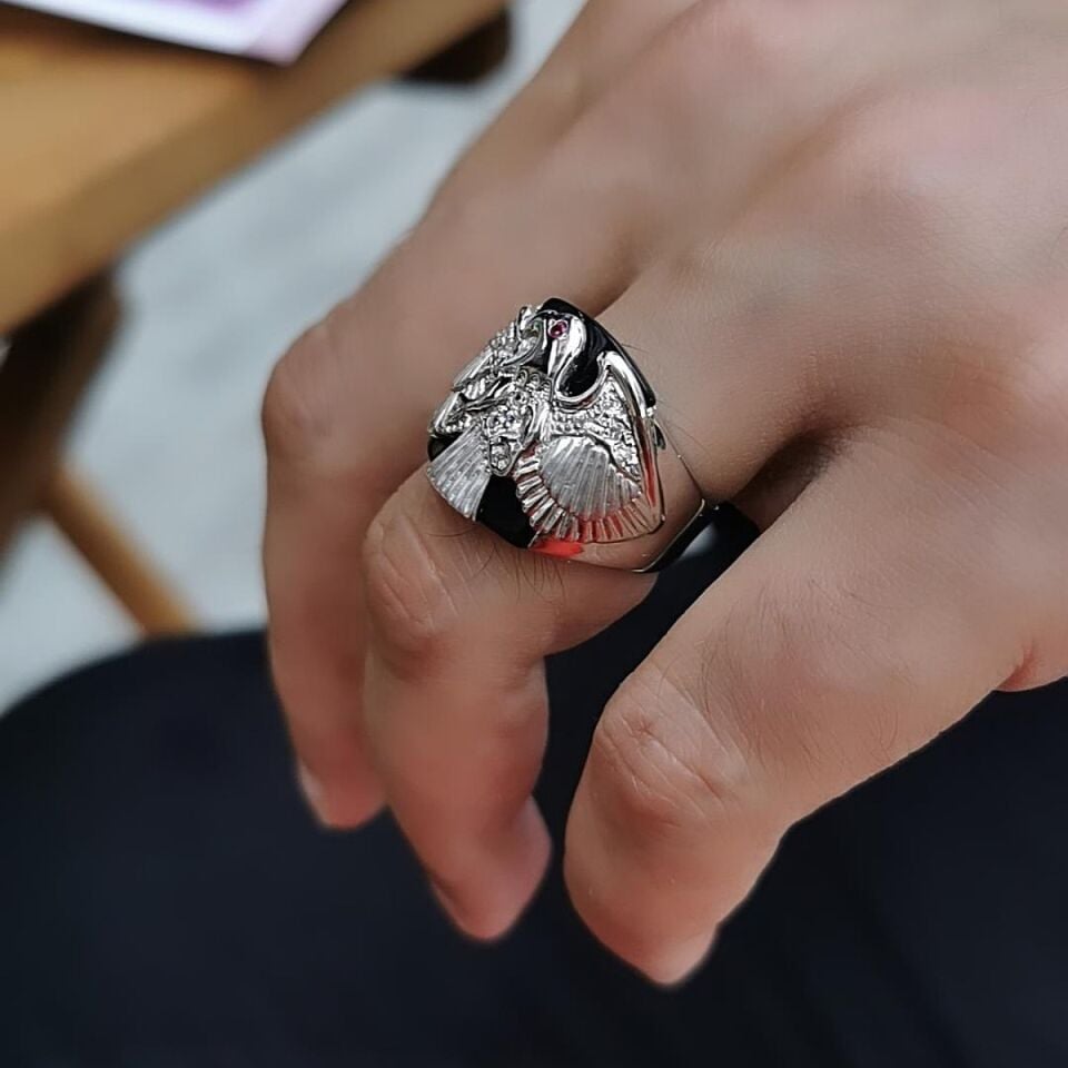 14 Ayar Özel Tasarım Siyah Oniks Taşlı Kartal Figürlü Beyaz Altın Yüzük