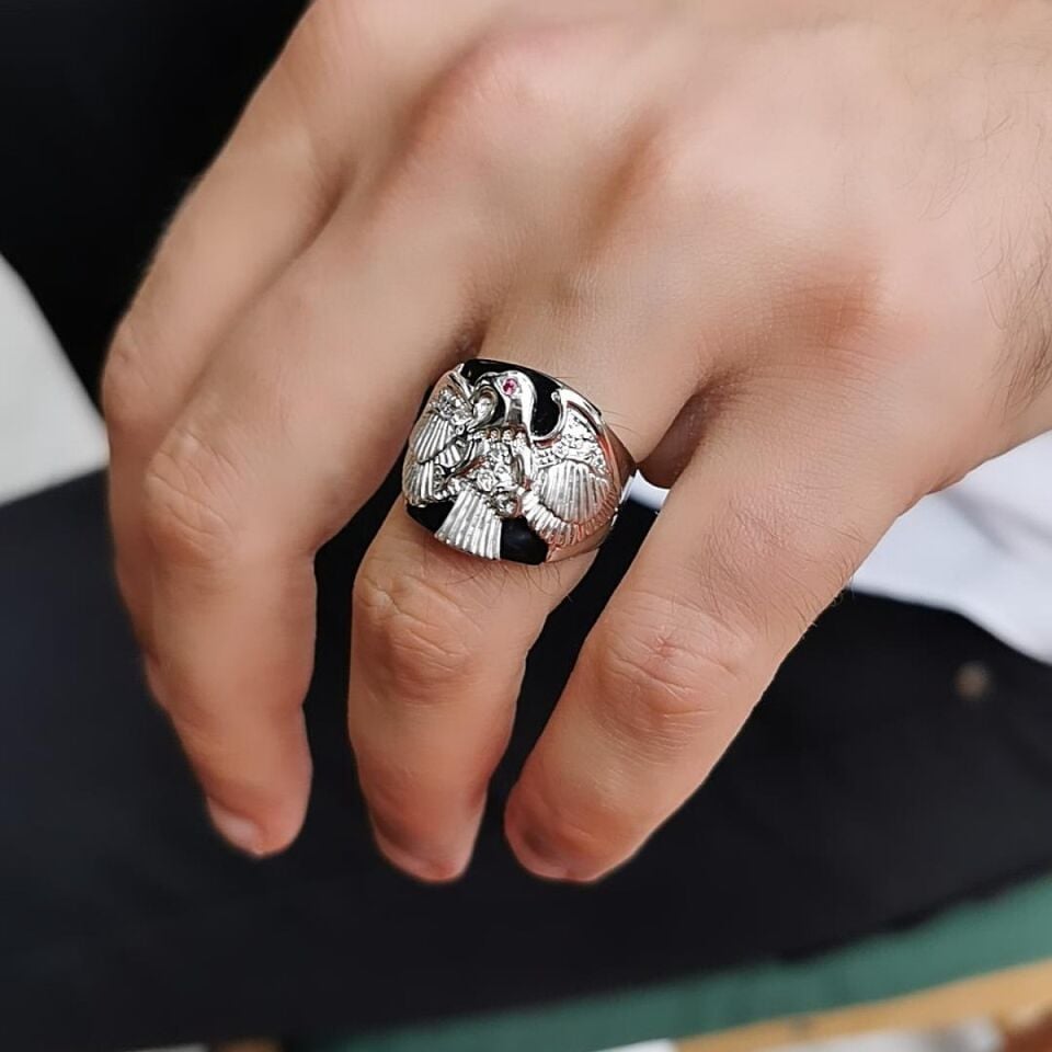14 Ayar Özel Tasarım Siyah Oniks Taşlı Kartal Figürlü Beyaz Altın Yüzük