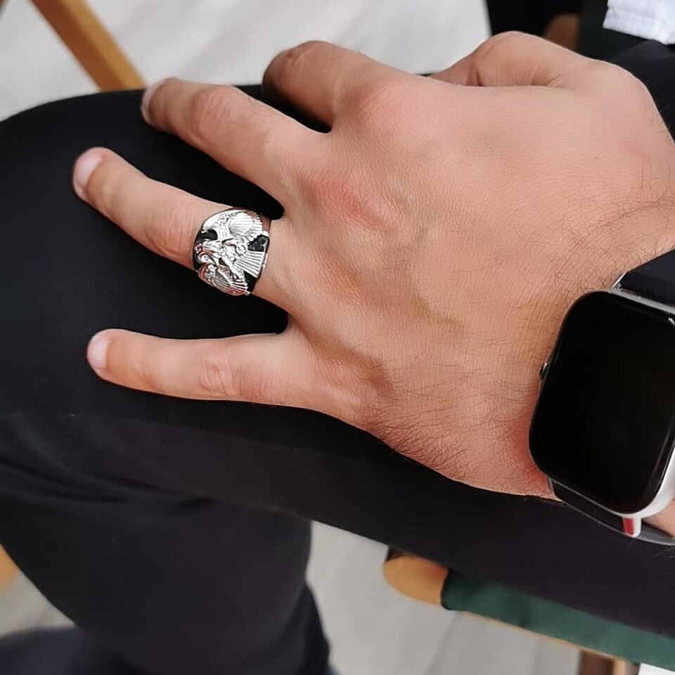 14 Ayar Özel Tasarım Siyah Oniks Taşlı Kartal Figürlü Beyaz Altın Yüzük