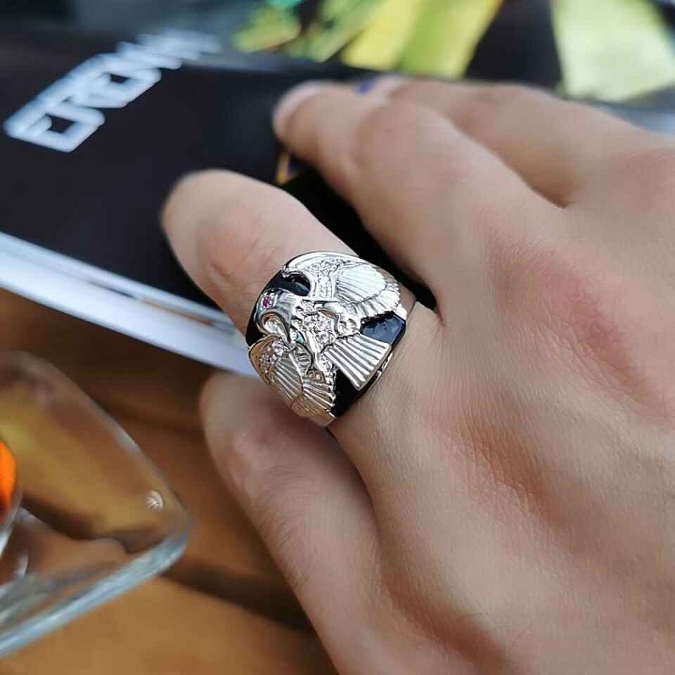 14 Ayar Özel Tasarım Siyah Oniks Taşlı Kartal Figürlü Beyaz Altın Yüzük