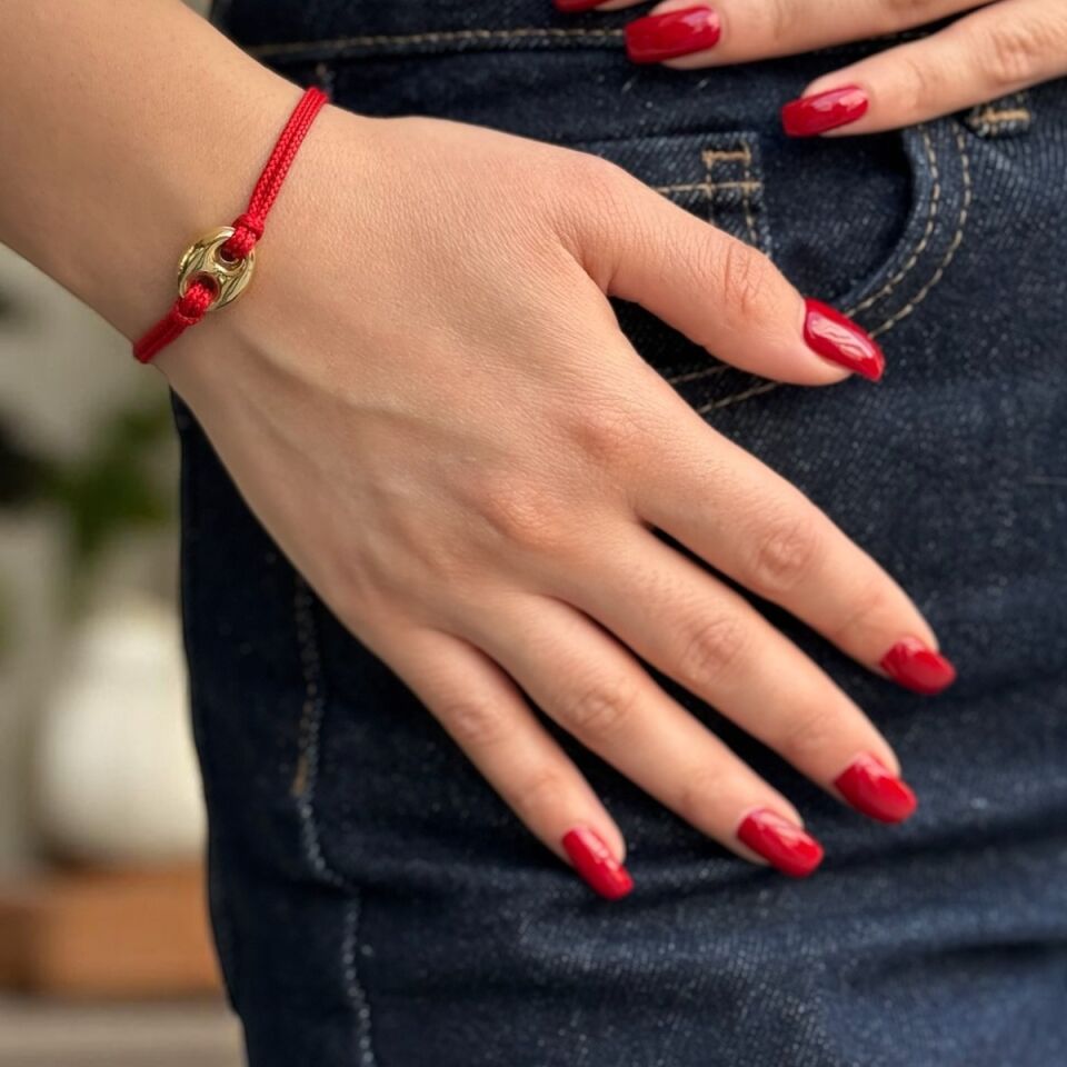 14 AYAR KIRMIZI İPLİ DÜĞME MODEL YUNUS BALIĞI CHARMLI BİLEKLİK