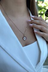925 AYAR BORDO MİNELİ ROSE RENGİ TASARIM MADALYON KOLYE