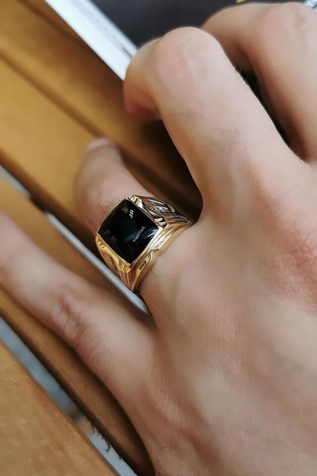 14 Ayar 0,12 Ct Pırlanta Taşlı Özel Tasarım Siyah Oniks Taşlı Altın Yüzük