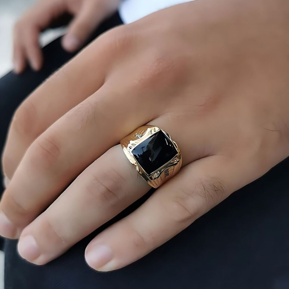 14 Ayar 0,12 Ct Pırlanta Taşlı Özel Tasarım Siyah Oniks Taşlı Altın Yüzük