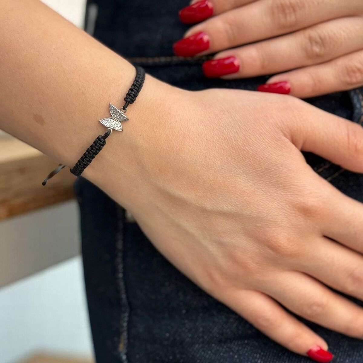 14 AYAR SİYAH İPLİ BEYAZ ALTIN TAŞLI KELEBEK BİLEKLİK