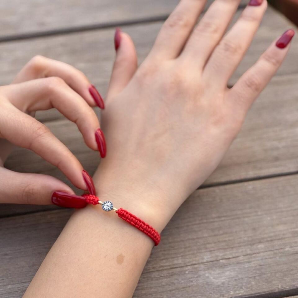 14 AYAR KIRMIZI İPLİ NAZAR BONCUKLU BİLEKLİK