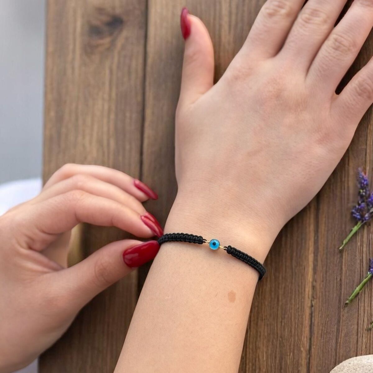 22 AYAR SİYAH İPLİ NAZAR BONCUĞU BİLEKLİK