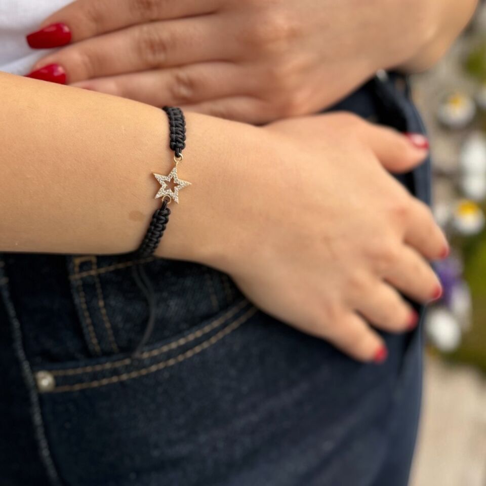 14 AYAR YILDIZ MODELİ SİYAH İPLİ ALTIN BİLEKLİK