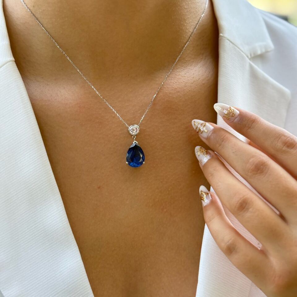 14 Ayar Kristal Safir Rengi Damla Taşlı Pırlanta Görünümlü Beyaz Altın Kolye