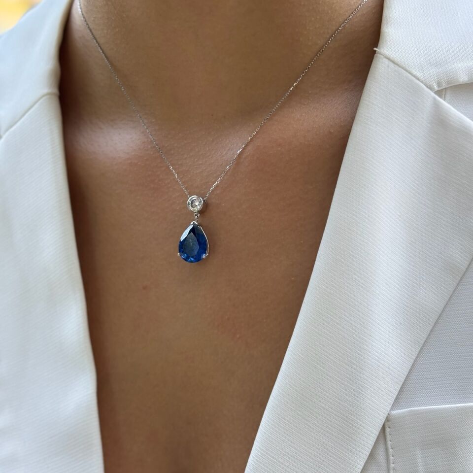 14 Ayar Kristal Safir Rengi Damla Taşlı Pırlanta Görünümlü Beyaz Altın Kolye