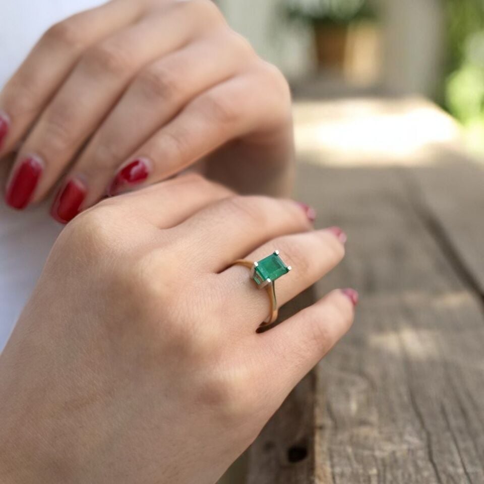 14 Ayar Zümrüt Taşlı Altın Yüzük