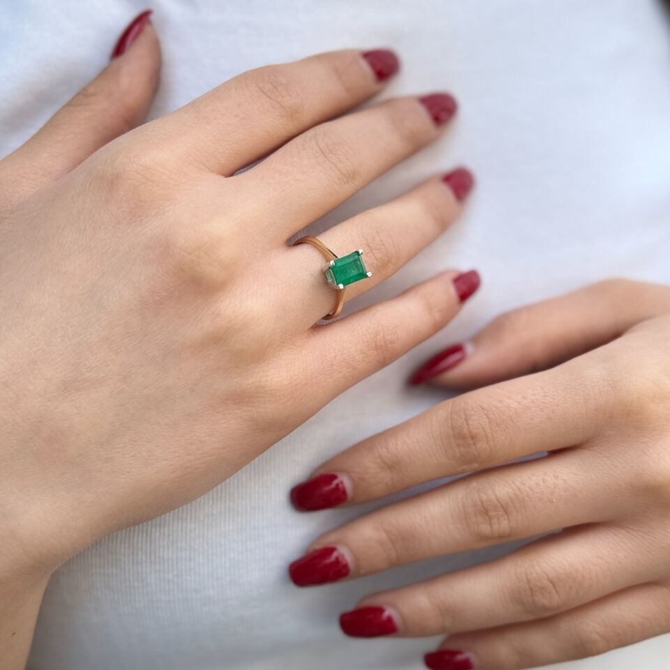 14 Ayar Zümrüt Taşlı Altın Yüzük