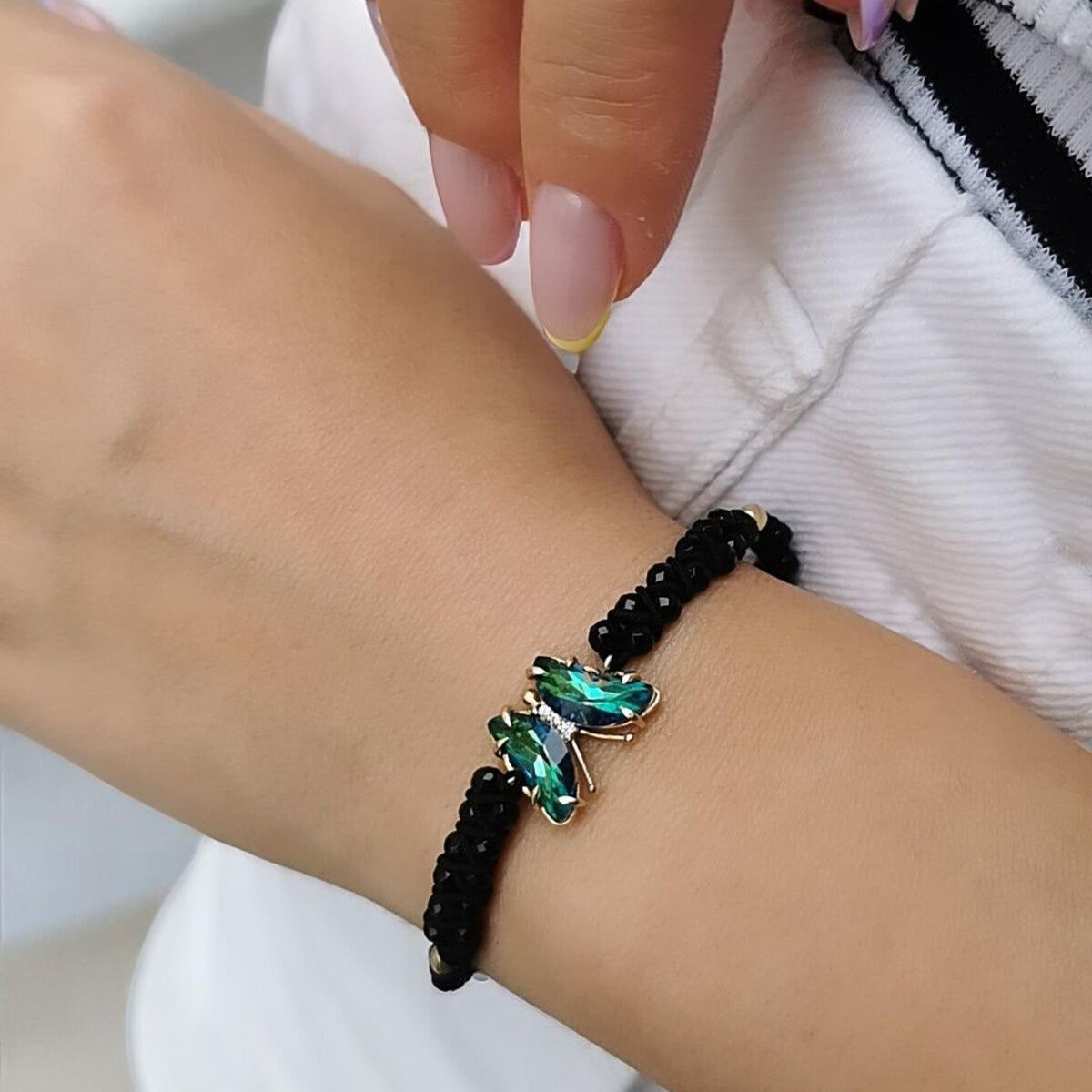 14 AYAR MİSTİK YEŞİL TAŞLI KELEBEK TASARIM SİYAH İPLİ ALTIN BİLEKLİK