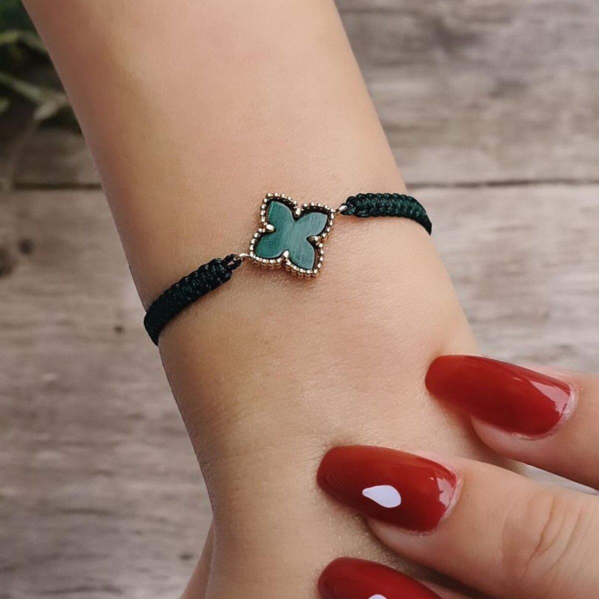 14 AYAR MALAHİT TAŞLI YONCA TASARIM YEŞİL İPLİ ALTIN BİLEKLİK