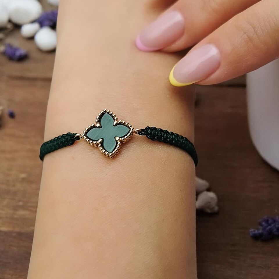 14 AYAR MALAHİT TAŞLI YONCA TASARIM YEŞİL İPLİ ALTIN BİLEKLİK