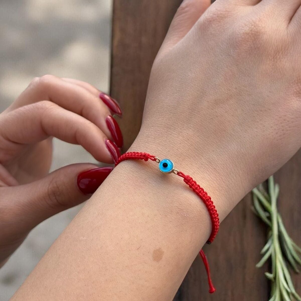 14 AYAR KIRMIZI İPLİ NAZAR BONCUKLU ALTIN BİLEKLİK