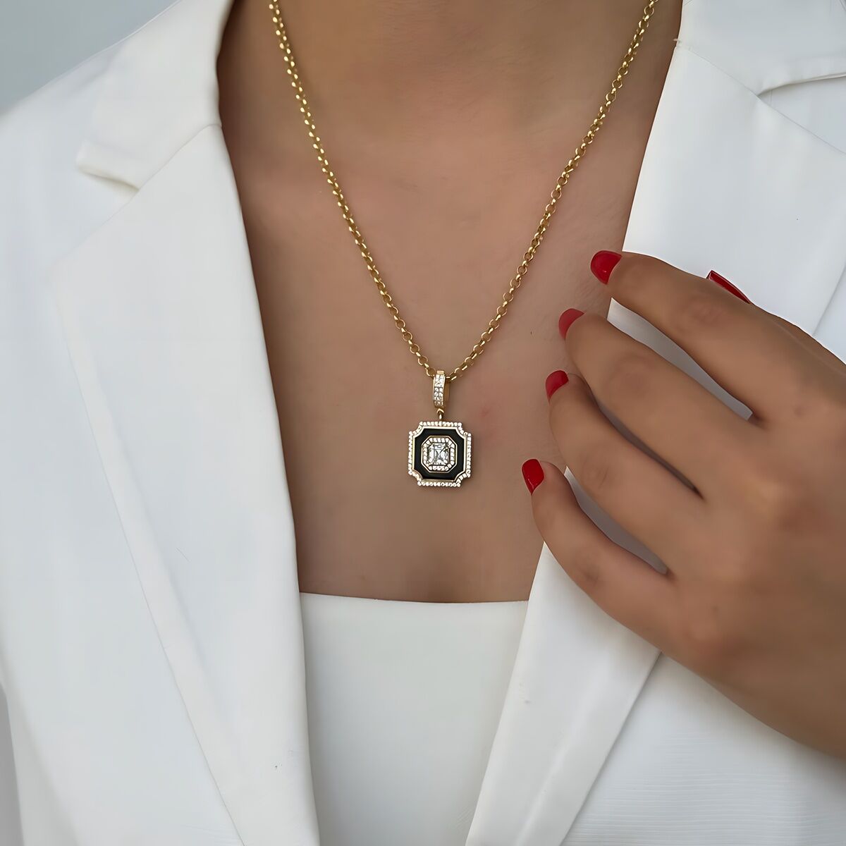 14 AYAR SİYAH MİNELİ ÖZEL TASARIM KARE MODEL KOLYE