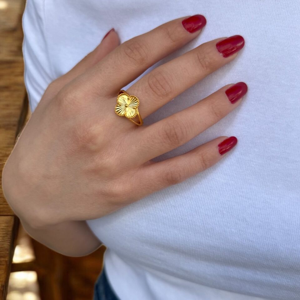 22 AYAR ÖZEL TASARIM YONCA MODEL YÜZÜK