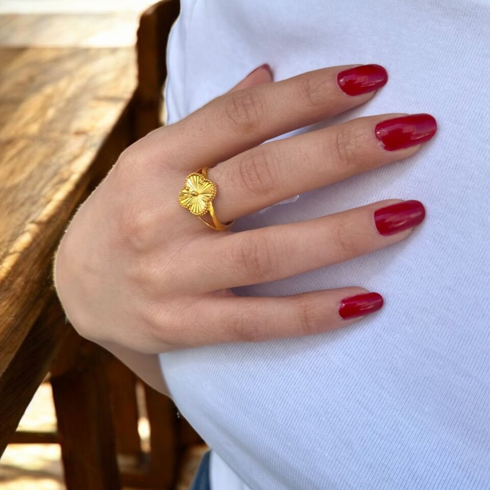 22 AYAR ÖZEL TASARIM YONCA MODEL YÜZÜK