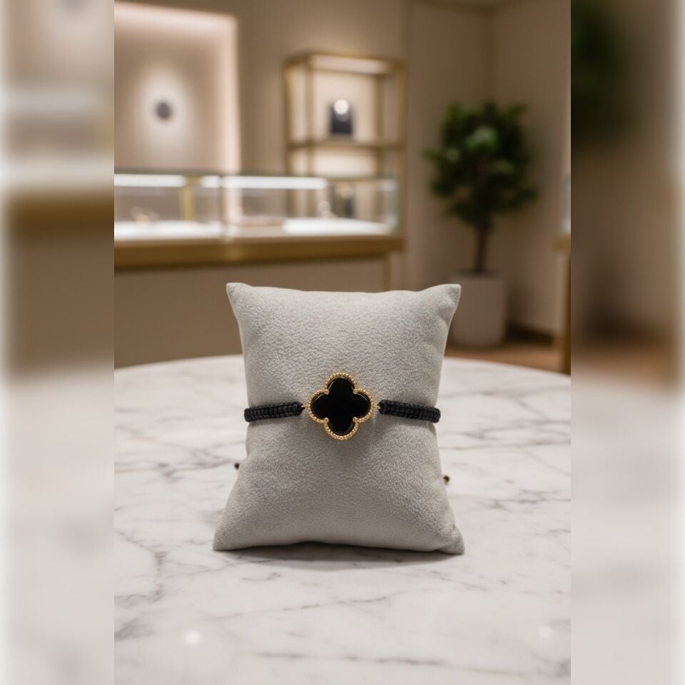 14 AYAR YONCA MODEL SİYAH ONİKS TAŞLI ALTIN BİLEKLİK