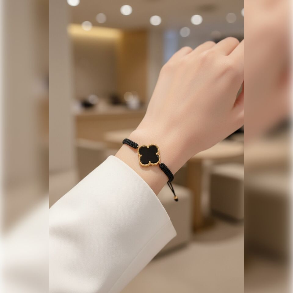 14 AYAR YONCA MODEL SİYAH ONİKS TAŞLI ALTIN BİLEKLİK