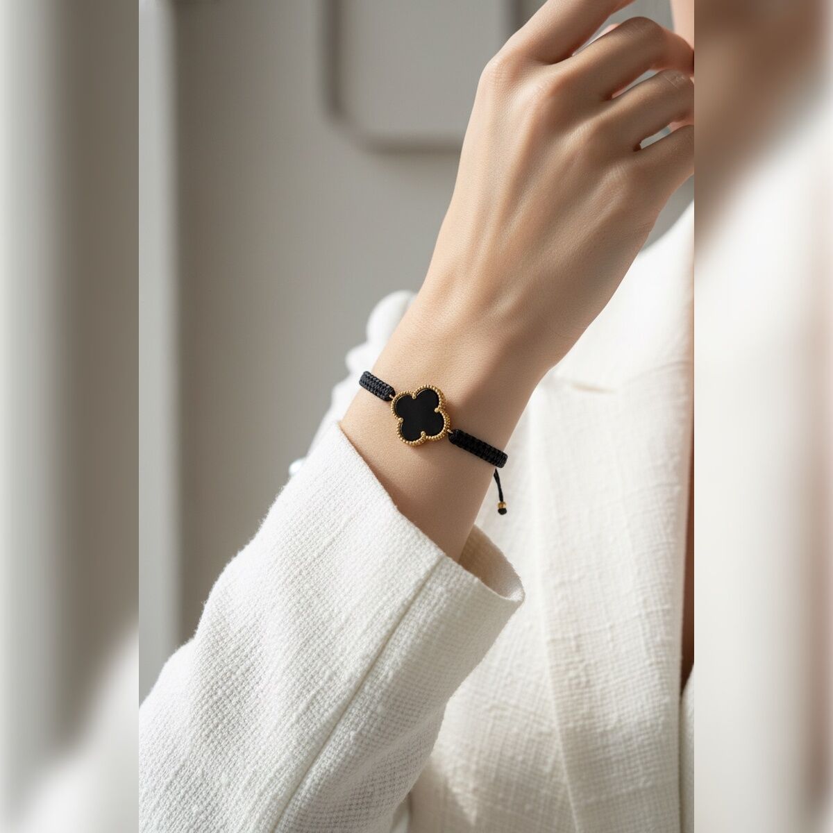 14 AYAR YONCA MODEL SİYAH ONİKS TAŞLI ALTIN BİLEKLİK