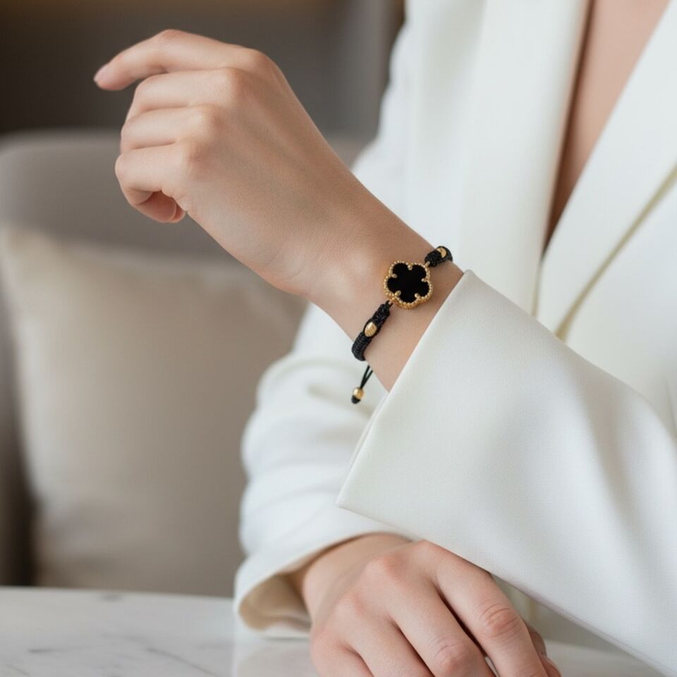 14 AYAR ÇİÇEK MODELİ SİYAH ONİKS TAŞLI ALTIN BİLEKLİK