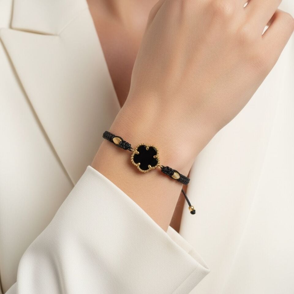 14 AYAR ÇİÇEK MODELİ SİYAH ONİKS TAŞLI ALTIN BİLEKLİK