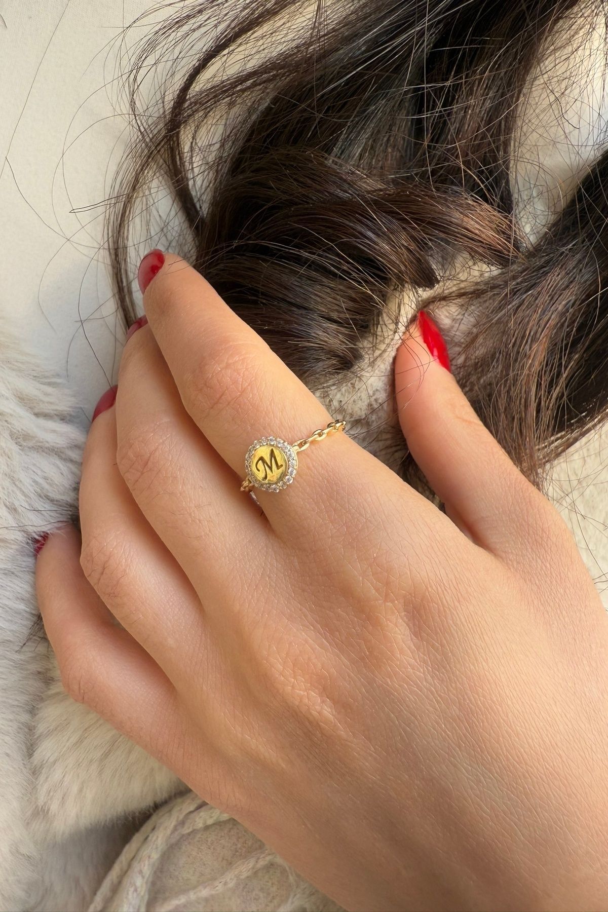 14 AYAR ÖZEL TASARIM M HARFİ ALTIN YÜZÜK