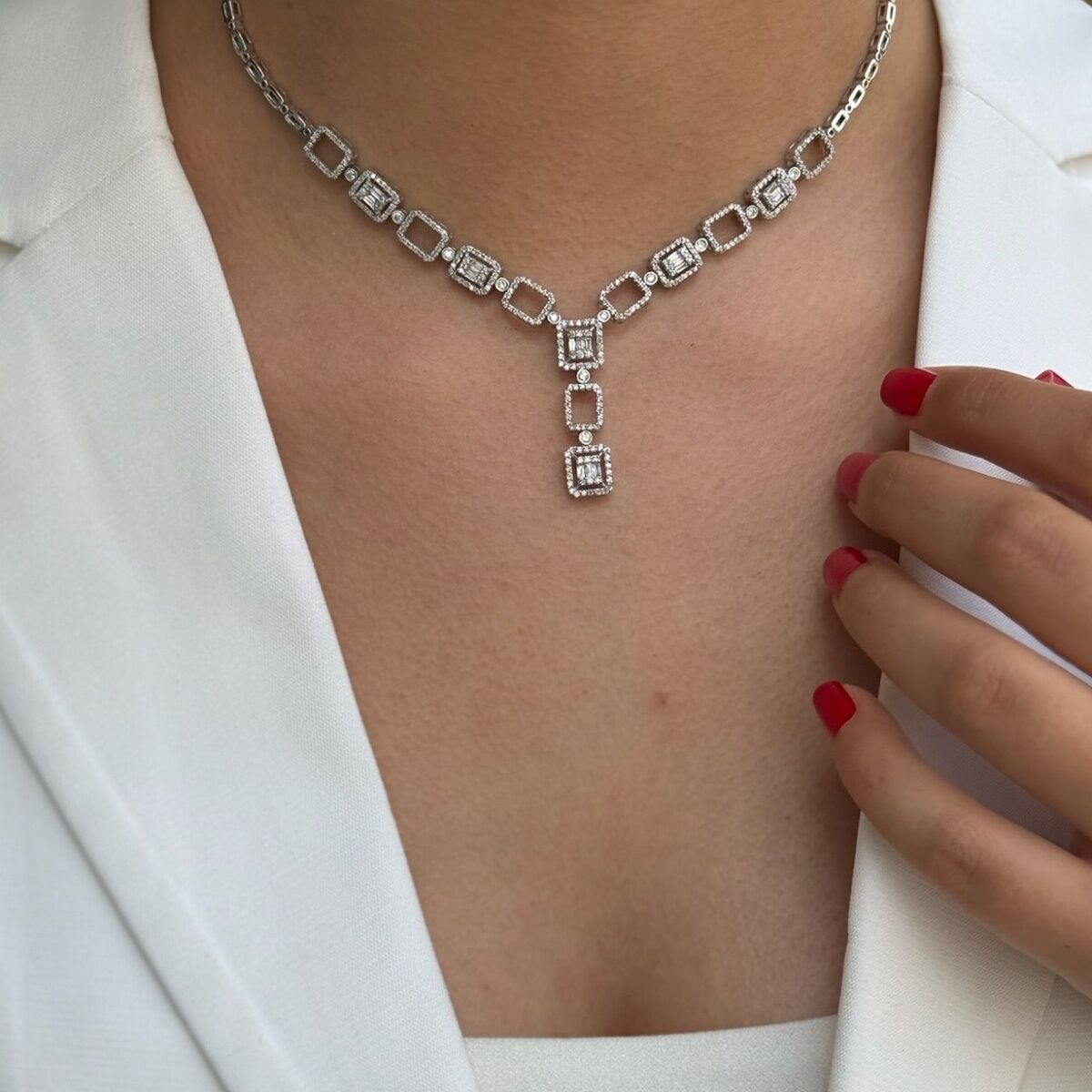 14 AYAR 3,01 CT, BAGET TAŞLI GERDANLIK