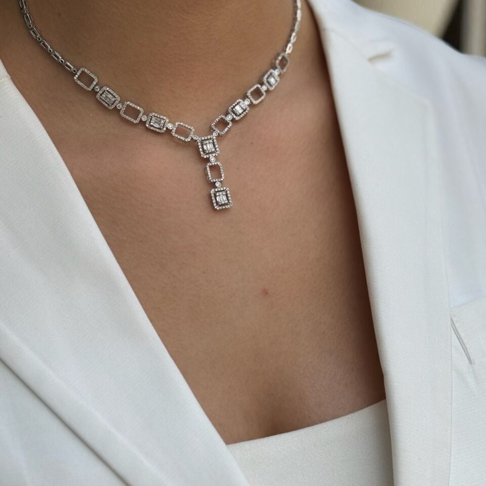 14 AYAR 3,01 CT, BAGET TAŞLI GERDANLIK