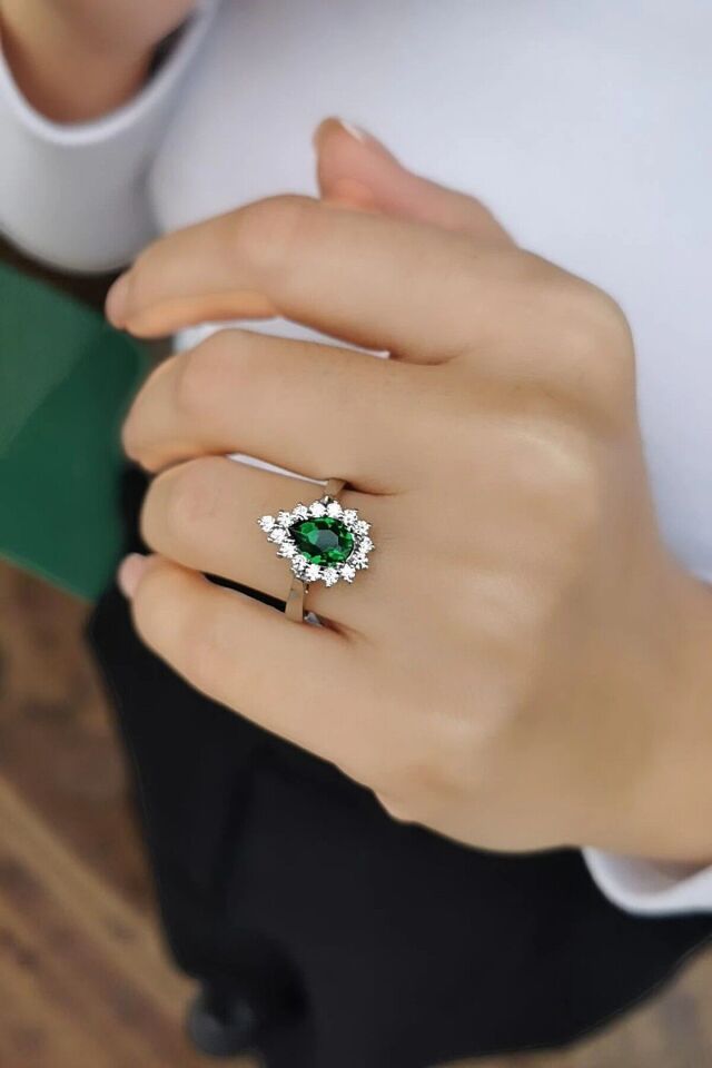 14 Ayar Yeşil Taşlı Beyaz Altın Damla Model Yüzük
