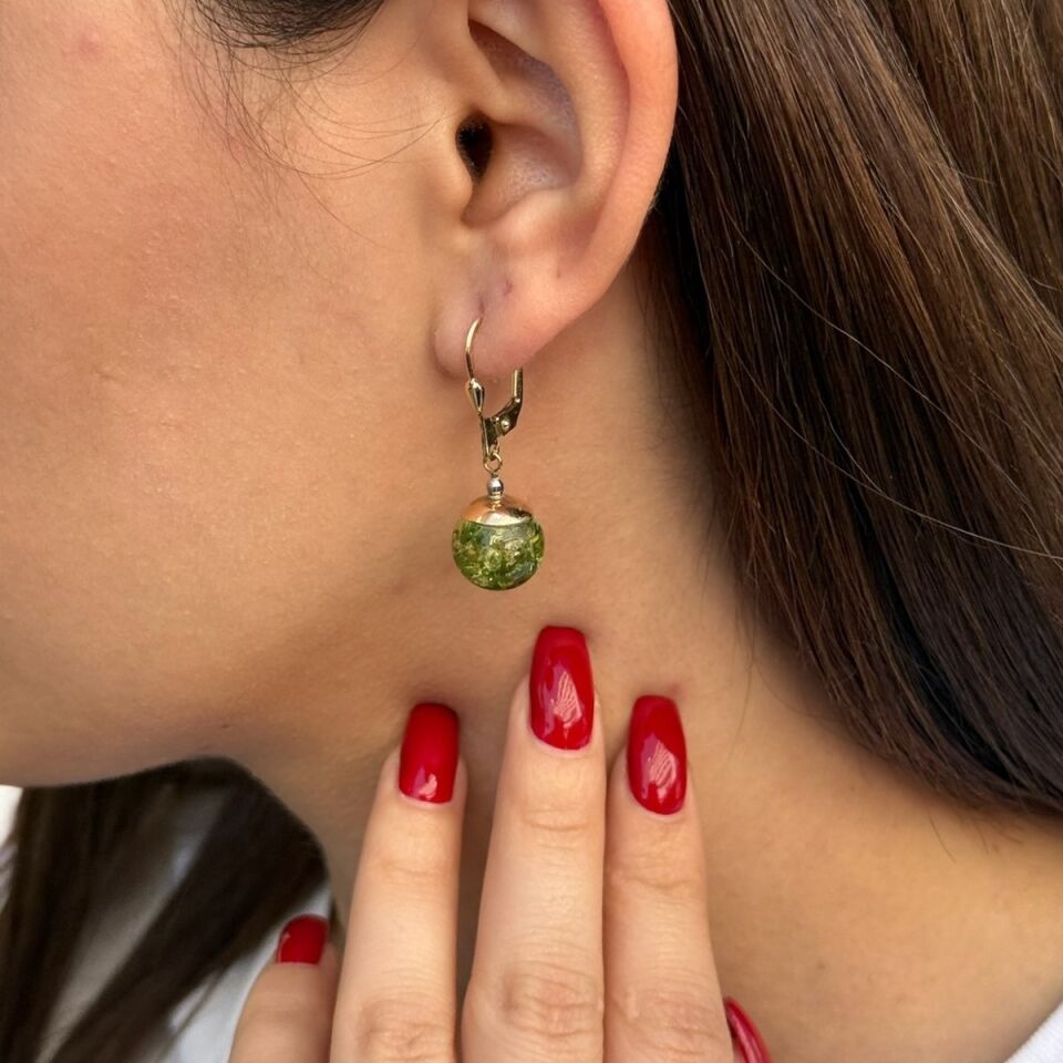 14 Ayar Yeşi̇l Kehri̇bar Kli̇psli̇ Küpe