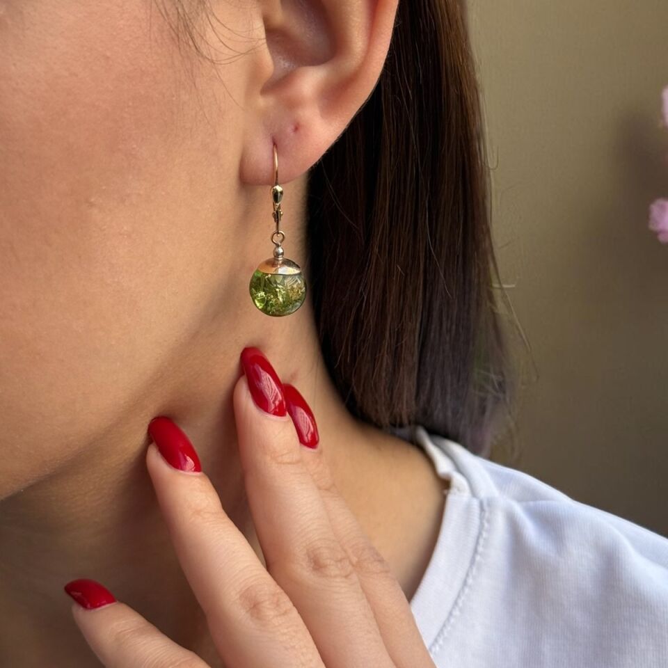 14 Ayar Yeşi̇l Kehri̇bar Kli̇psli̇ Küpe