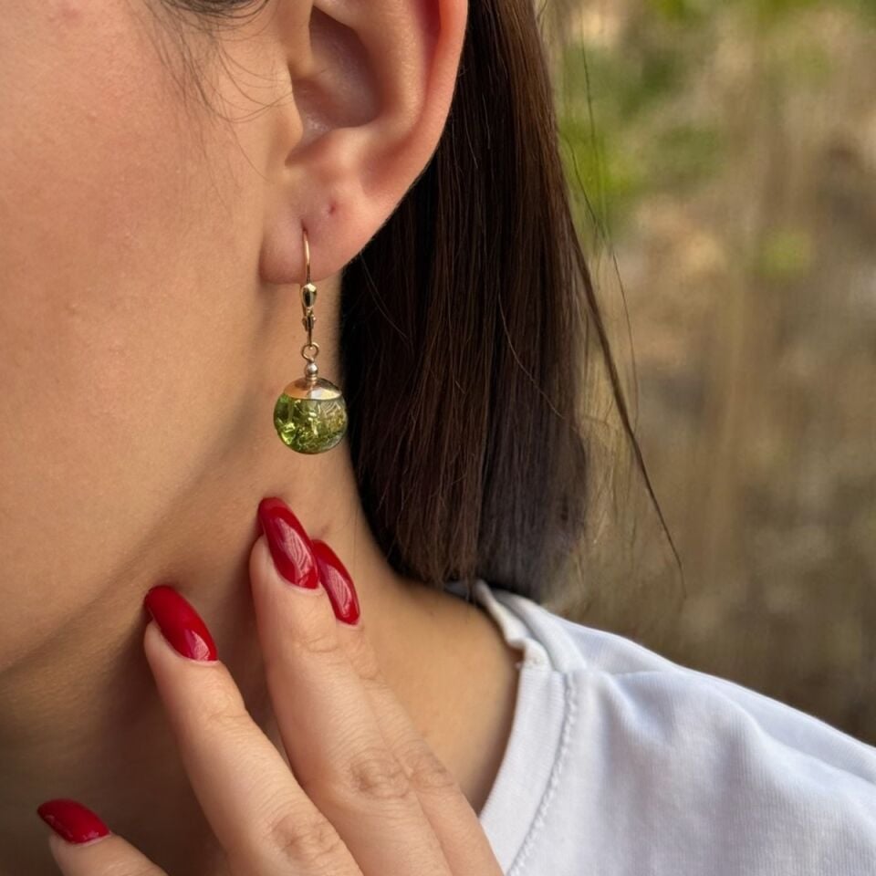 14 Ayar Yeşi̇l Kehri̇bar Kli̇psli̇ Küpe