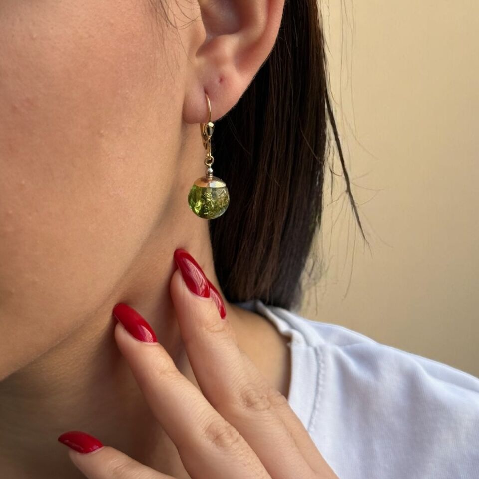 14 Ayar Yeşi̇l Kehri̇bar Kli̇psli̇ Küpe