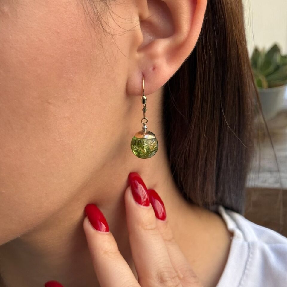 14 Ayar Yeşi̇l Kehri̇bar Kli̇psli̇ Küpe