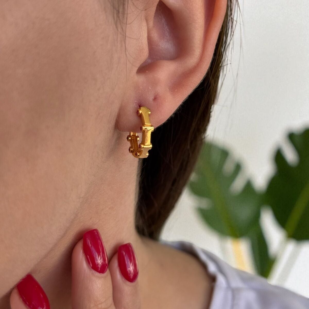 22 AYAR SEKİZGEN KENARLARI BORDO TAŞLI TASARIM ALTIN KÜPE