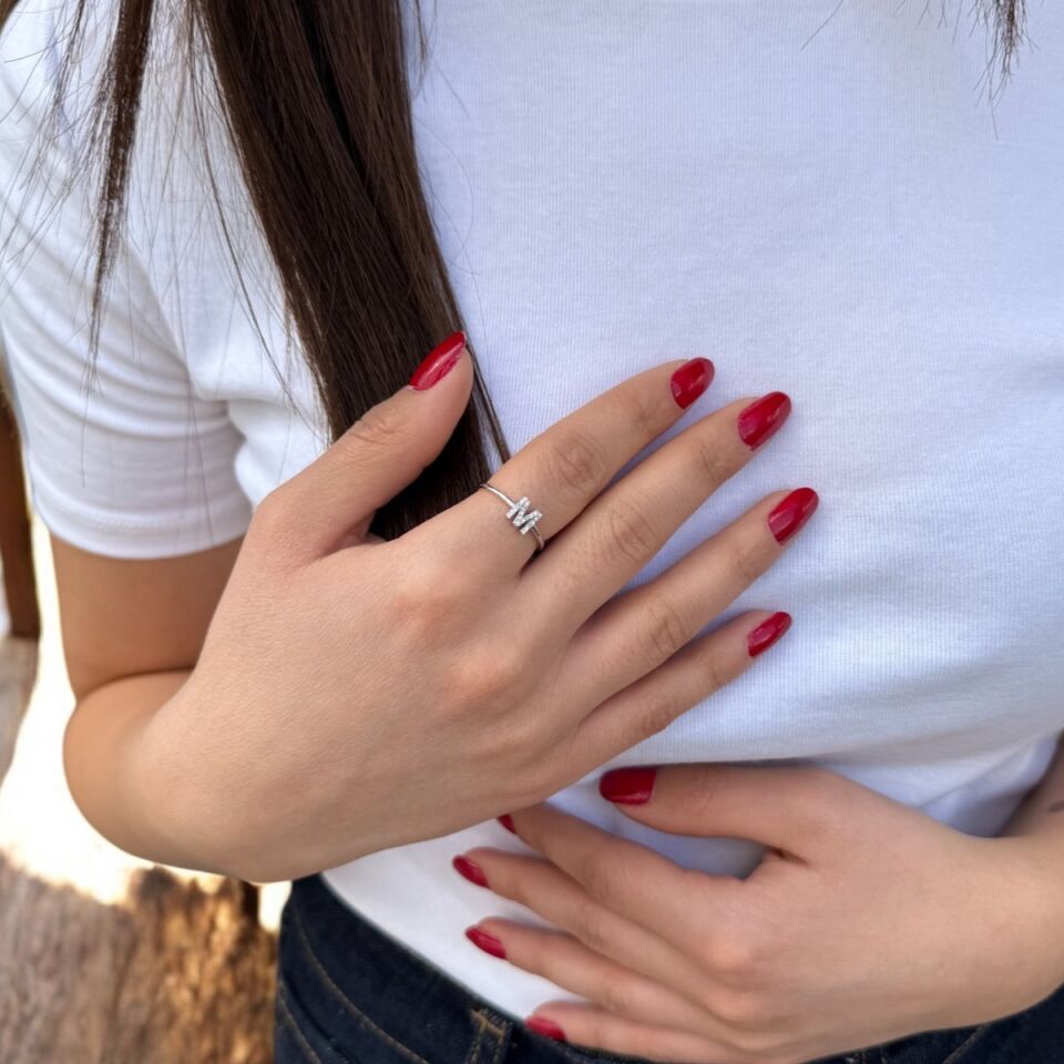 14 AYAR 0,09 CT M HARFİ PIRLANTA YÜZÜK