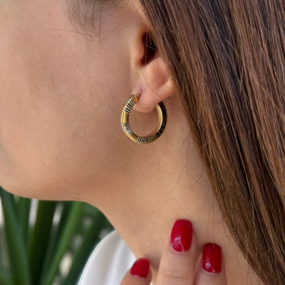 14 Ayar Beyaz Altın Çizgili Yeşil Altın Halka Küpe