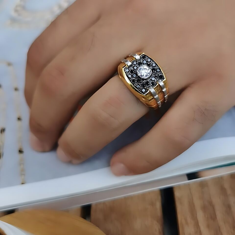 18 AYAR İTALYAN MODEL 0,50 CT ORTA PIRLANTA TAŞ, O,72 CT SİYAH PIRLANTA TAŞLI ALTIN YÜZÜK