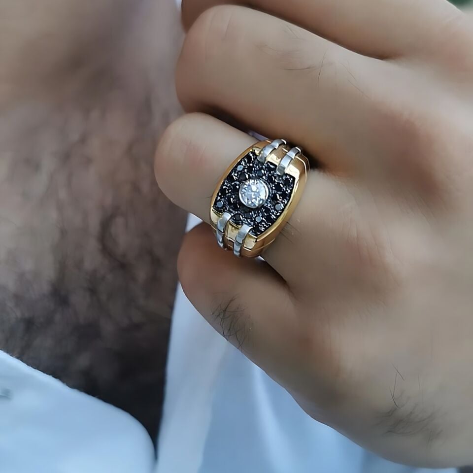 18 AYAR İTALYAN MODEL 0,50 CT ORTA PIRLANTA TAŞ, O,72 CT SİYAH PIRLANTA TAŞLI ALTIN YÜZÜK
