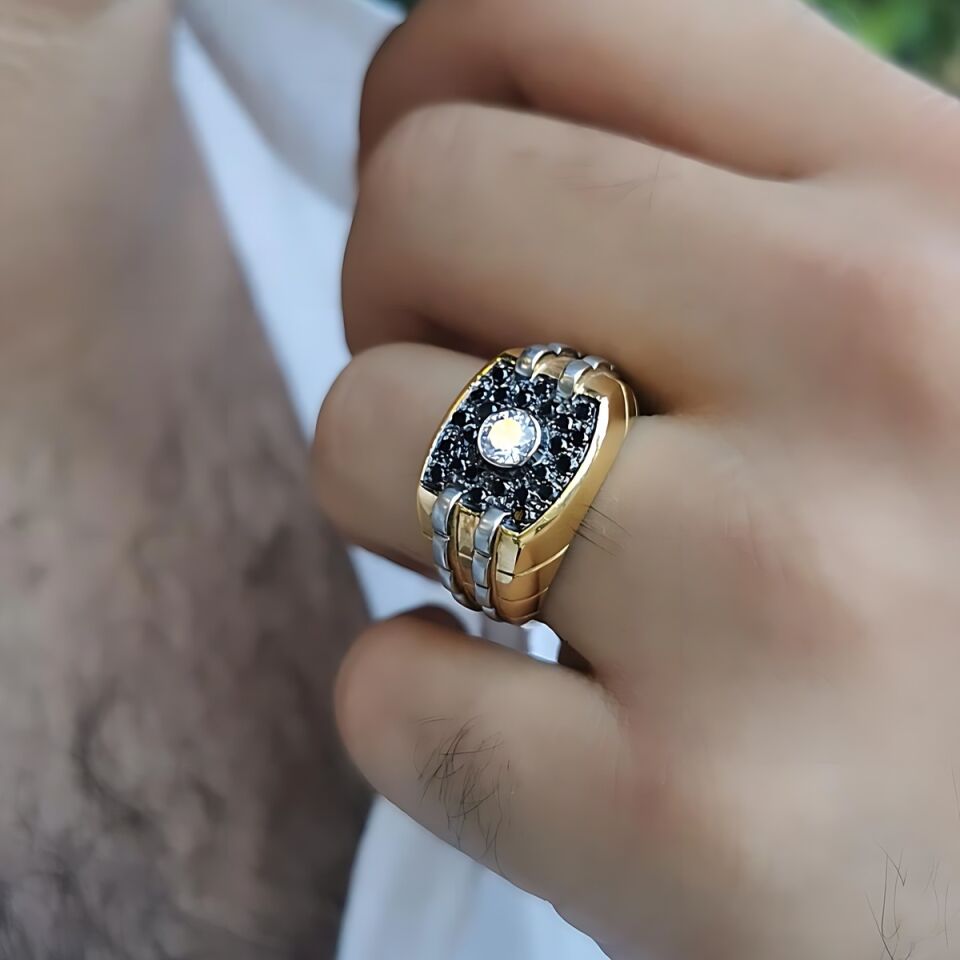 18 AYAR İTALYAN MODEL 0,50 CT ORTA PIRLANTA TAŞ, O,72 CT SİYAH PIRLANTA TAŞLI ALTIN YÜZÜK