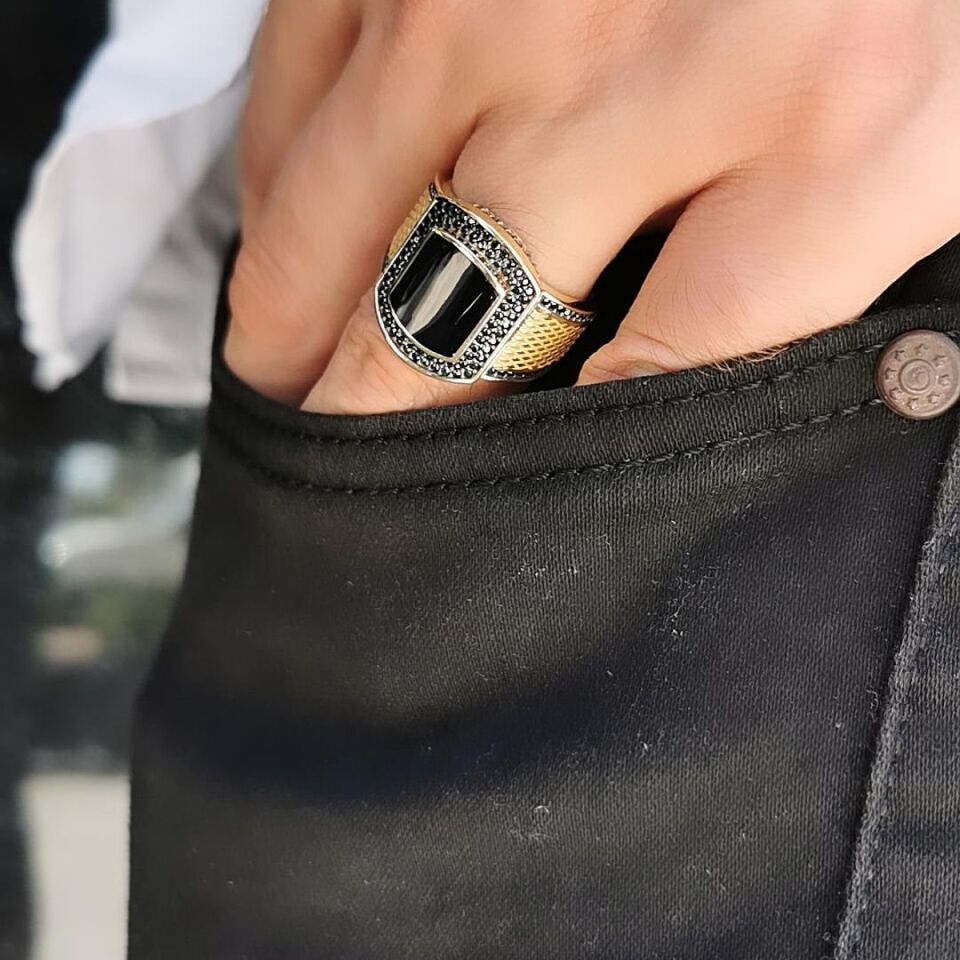 14 AYAR SİYAH TAŞLI ÖZEL TASARIM İTALYAN ERKEK YÜZÜK